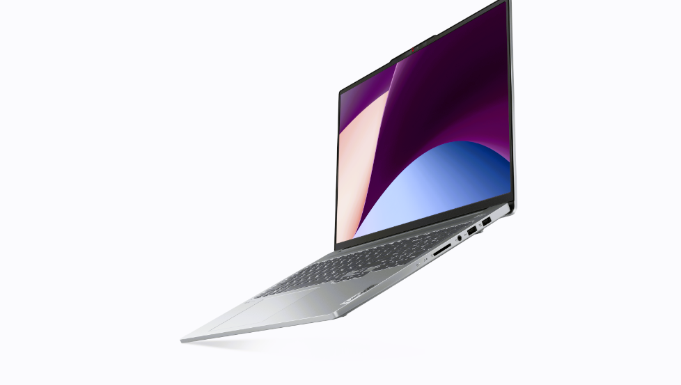 Lenovo IdeaPad Slim 5 WUXGA OLED AI PC Intel Core and having Bright Futures